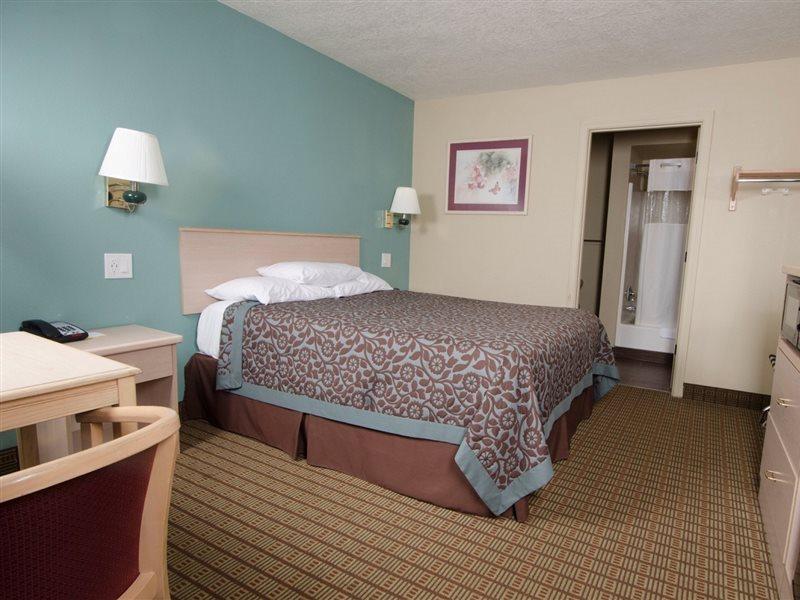 Days Inn By Wyndham Portland Central Exterior foto