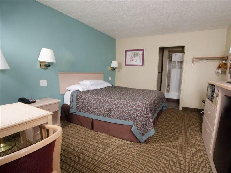 Days Inn By Wyndham Portland Central Exterior foto