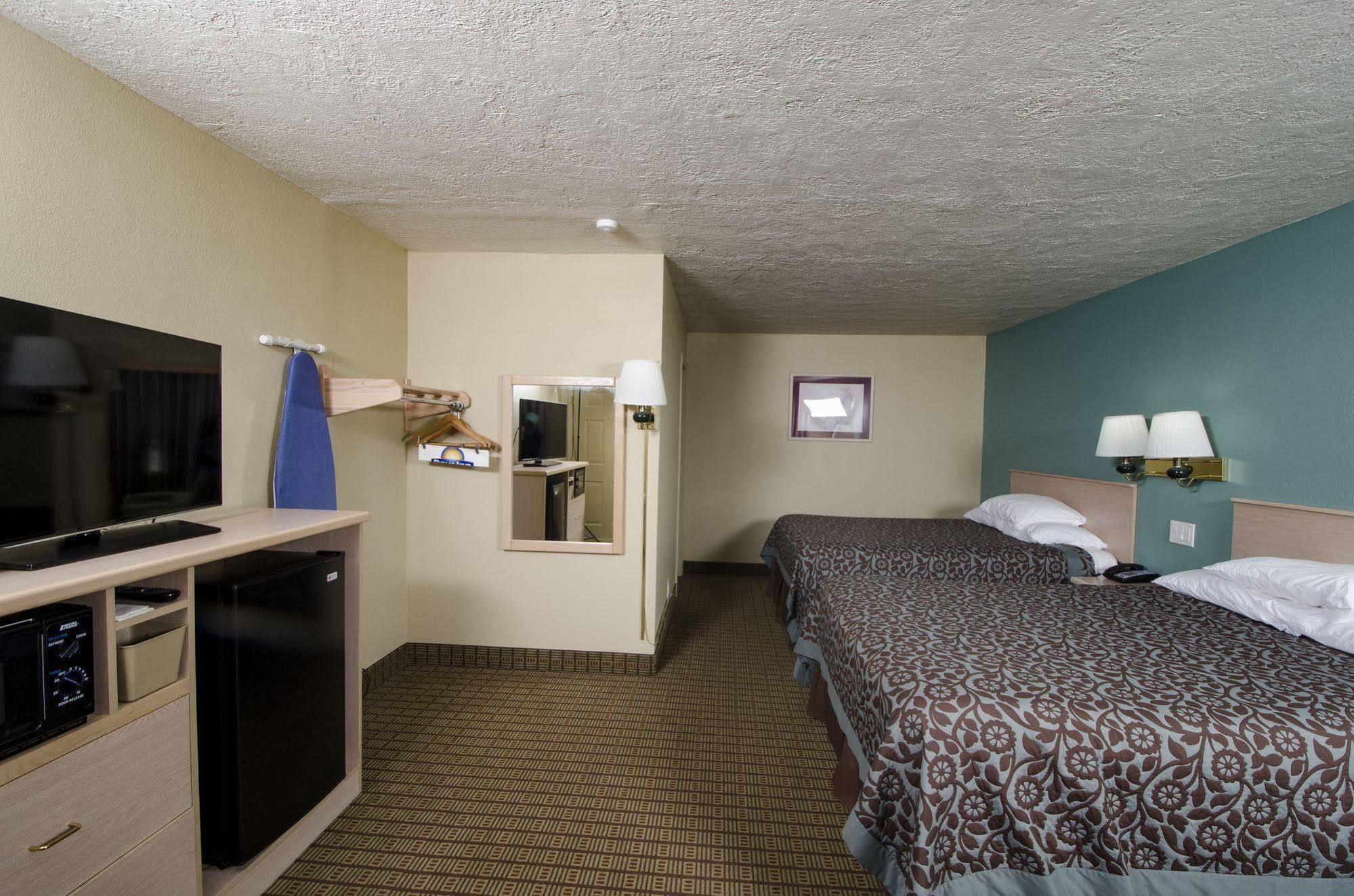 Days Inn By Wyndham Portland Central Exterior foto